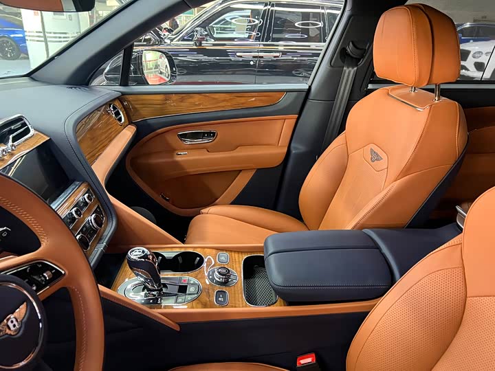 Фото 12 - Bentley Bentayga