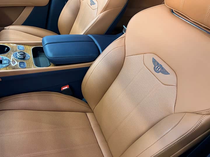 Фото 14 - Bentley Bentayga