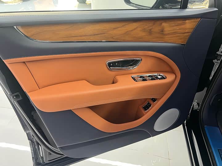 Фото 16 - Bentley Bentayga