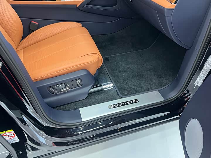 Фото 22 - Bentley Bentayga