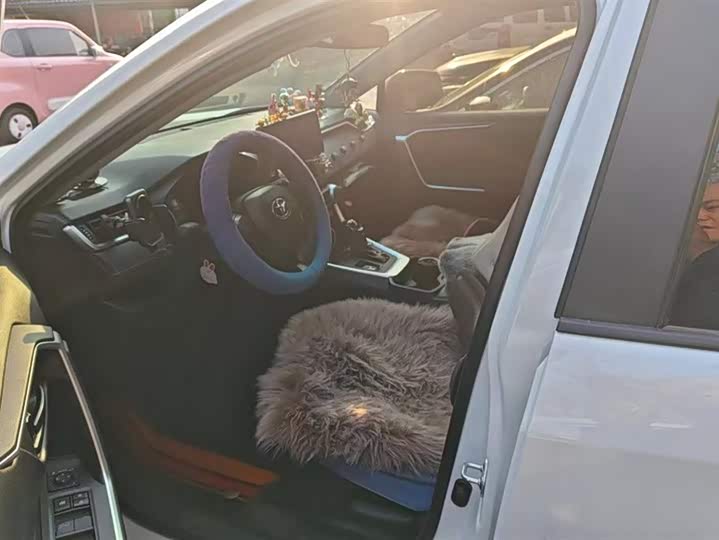 Photo 4 - Toyota Wildlander