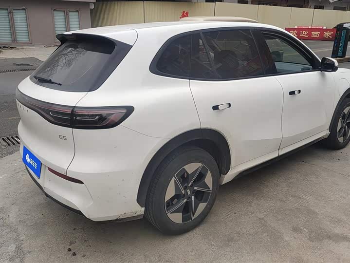 Photo 3 - Geely Galaxy E5