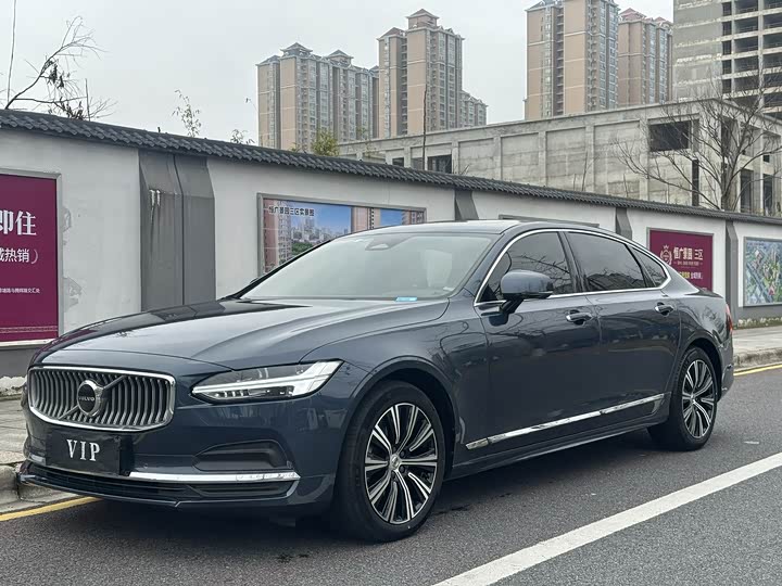 Фото 1 - Volvo S90