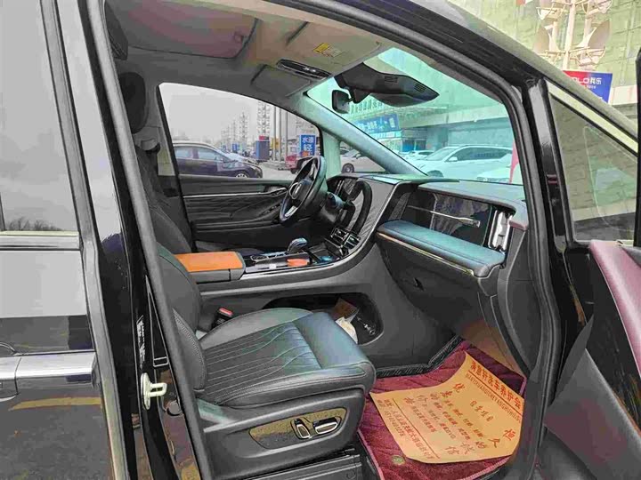 Фото 2 - GAC Trumpchi M8