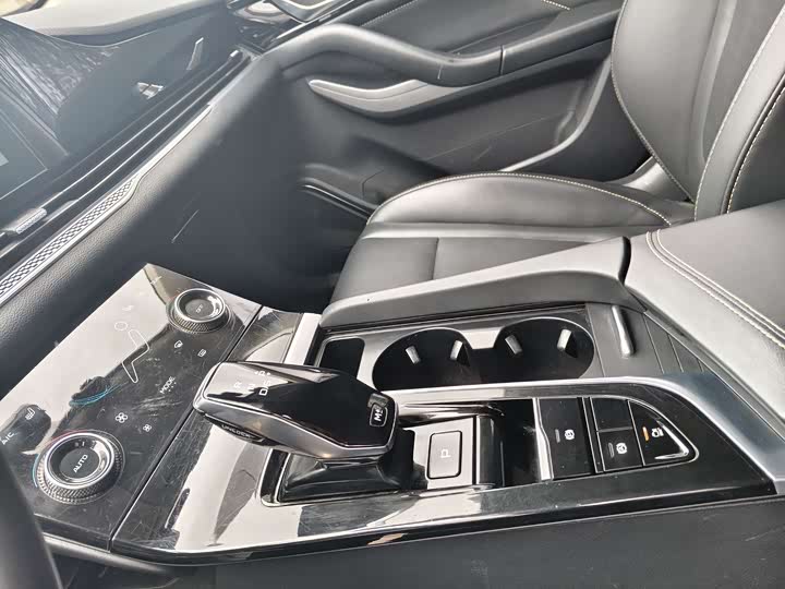 Фото 6 - Bestune B70