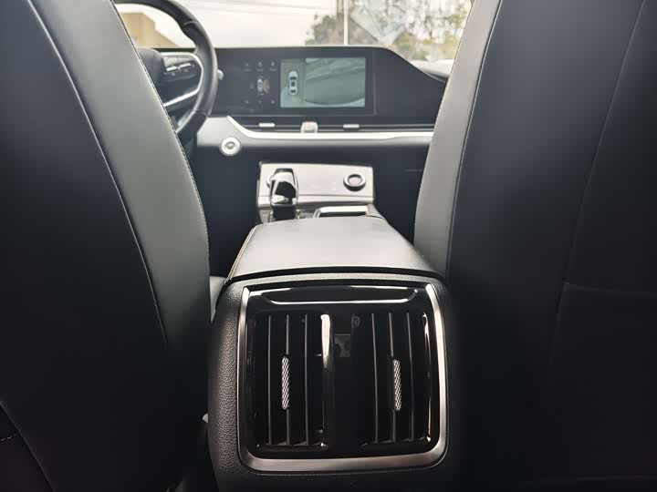 Фото 9 - Bestune B70