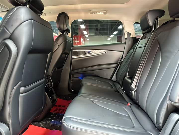 Фото 8 - Lincoln Nautilus