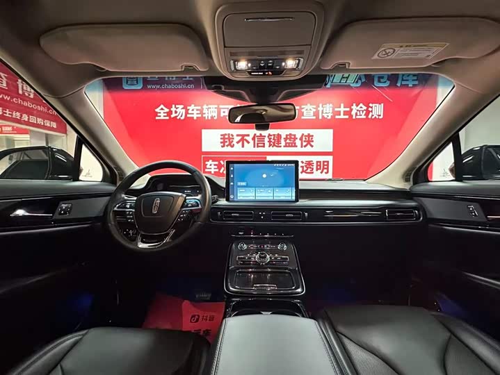 Фото 9 - Lincoln Nautilus