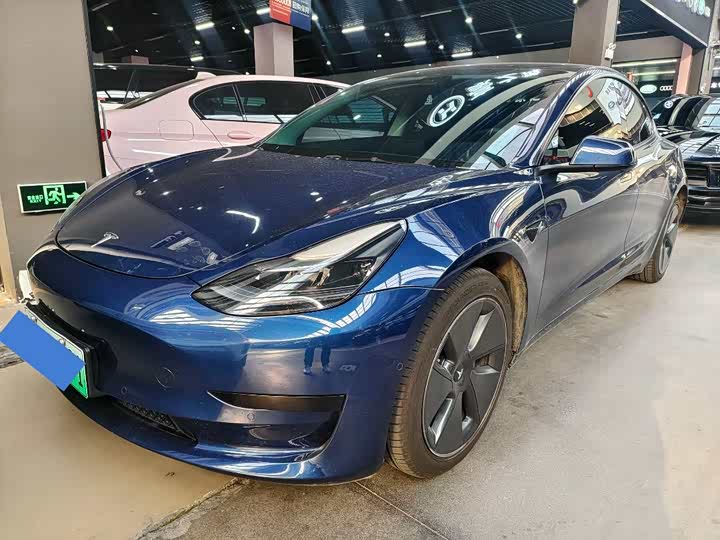 Фото 1 - Tesla Model 3