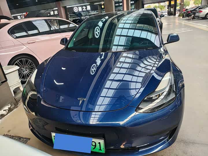 Фото 2 - Tesla Model 3