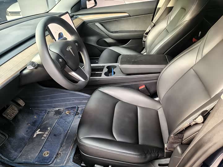 Фото 4 - Tesla Model 3