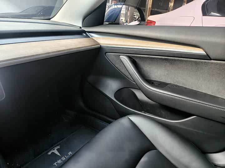 Фото 7 - Tesla Model 3