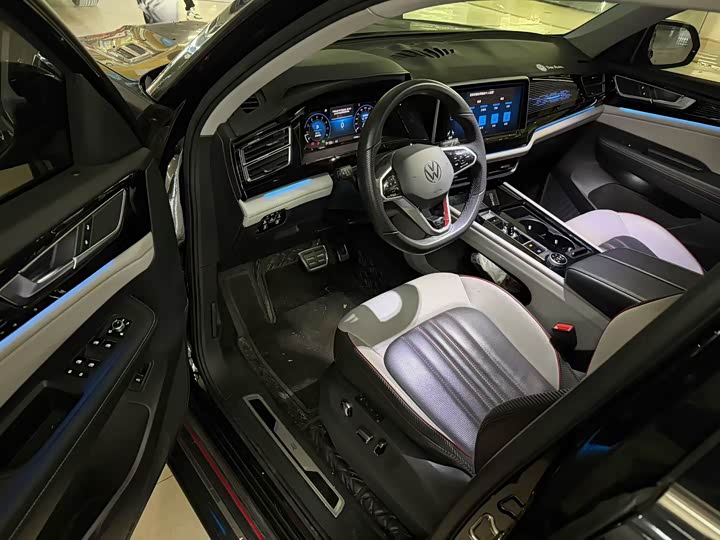 Photo 5 - Volkswagen Teramont Pro