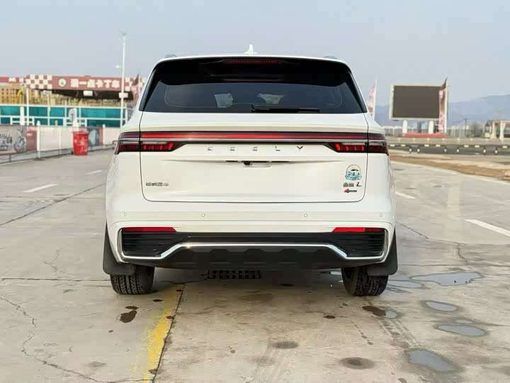 Фото 5 - Geely Monjaro