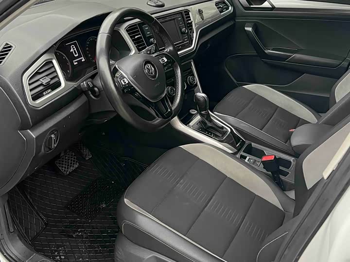 Фото 7 - Volkswagen T-Roc