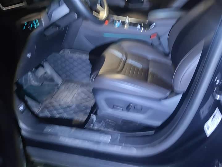 Фото 9 - Ford Explorer