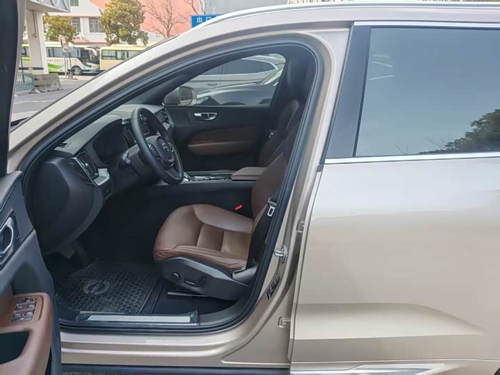 Фото 3 - Volvo XC60