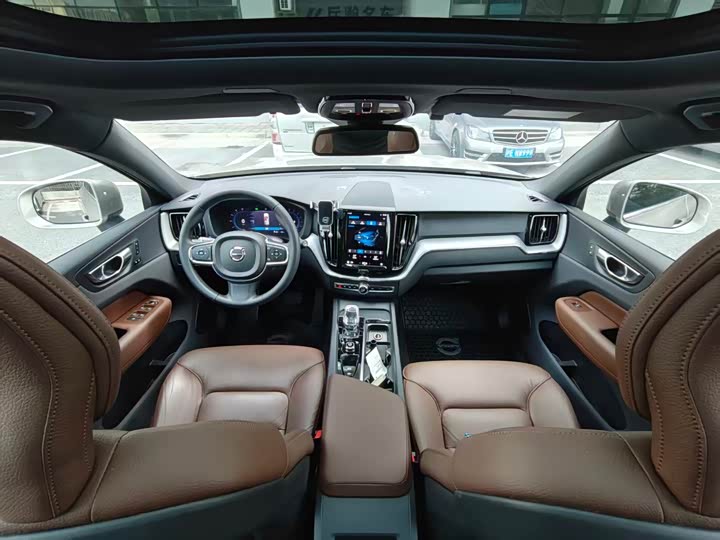 Фото 6 - Volvo XC60