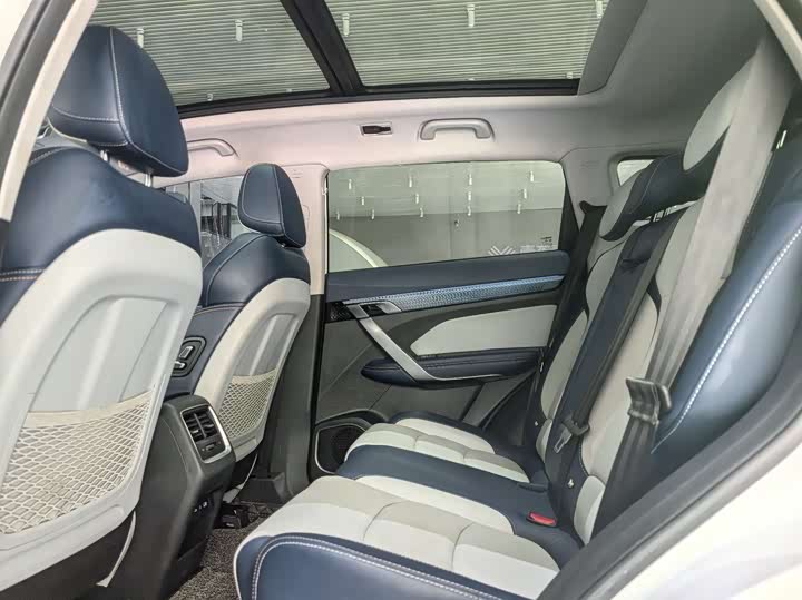 Фото 5 - Geely Atlas