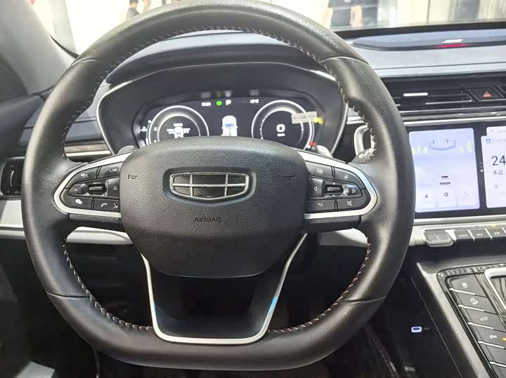 Фото 8 - Geely Atlas