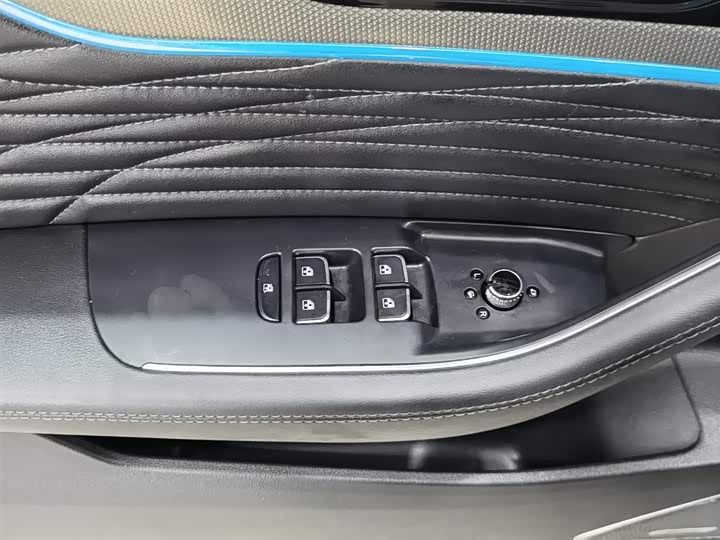 Photo 9 - Hongqi HS5