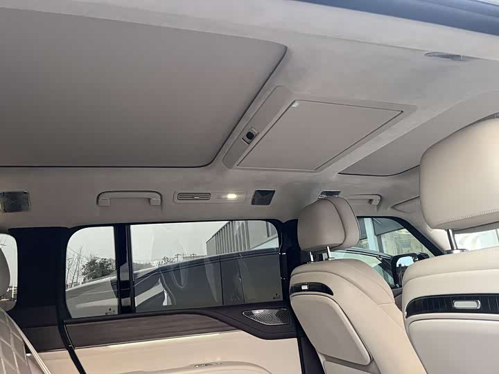 Photo 6 - BYD Yangwang U8