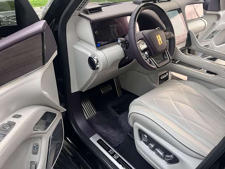 Photo 8 - BYD Yangwang U8