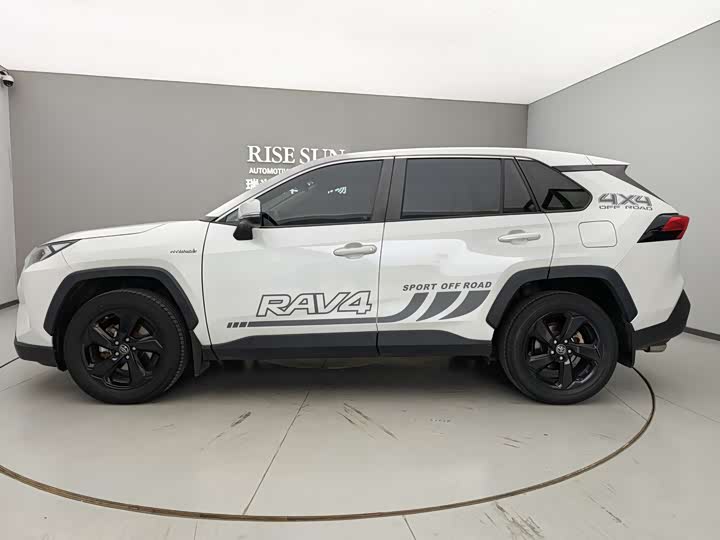 Фото 8 - Toyota RAV4 Hybrid