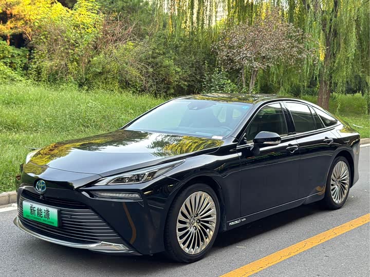 Фото 2 - Toyota Mirai