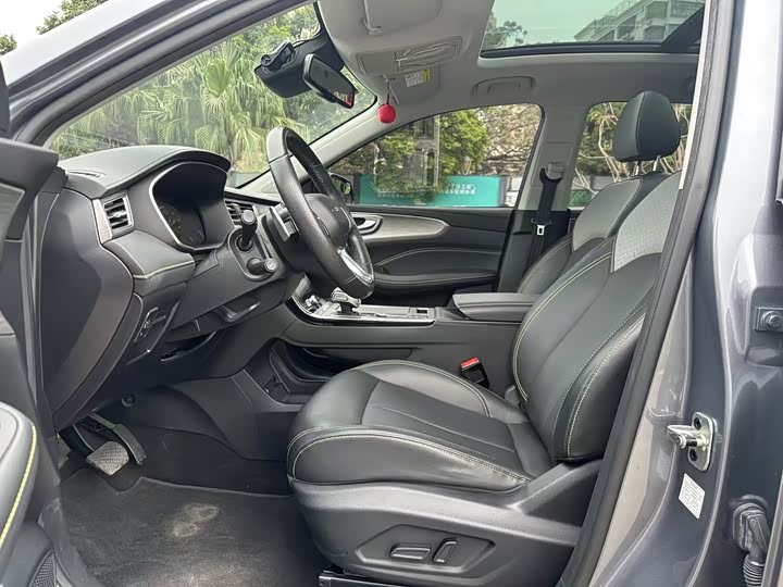 Фото 7 - Roewe RX5 Hybrid