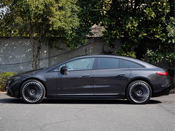 Photo 3 - Mercedes-Benz EQS AMG