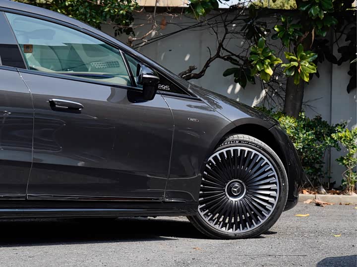 Photo 6 - Mercedes-Benz EQS AMG