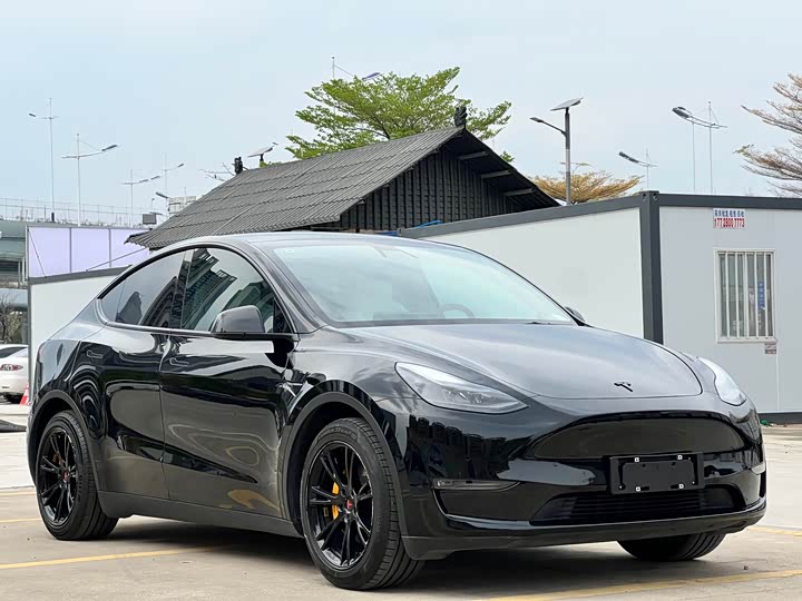 Фото 3 - Tesla Model Y