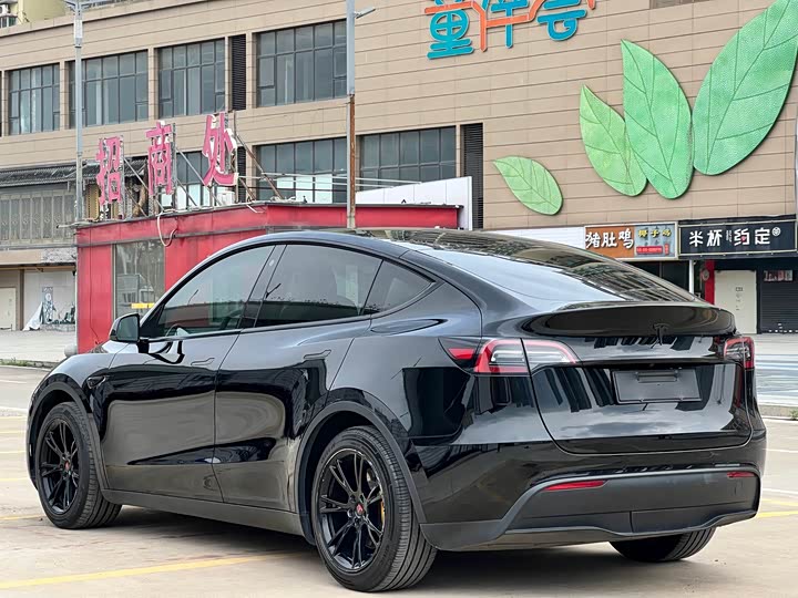 Фото 4 - Tesla Model Y