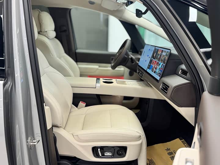 Фото 8 - LiXiang Mega