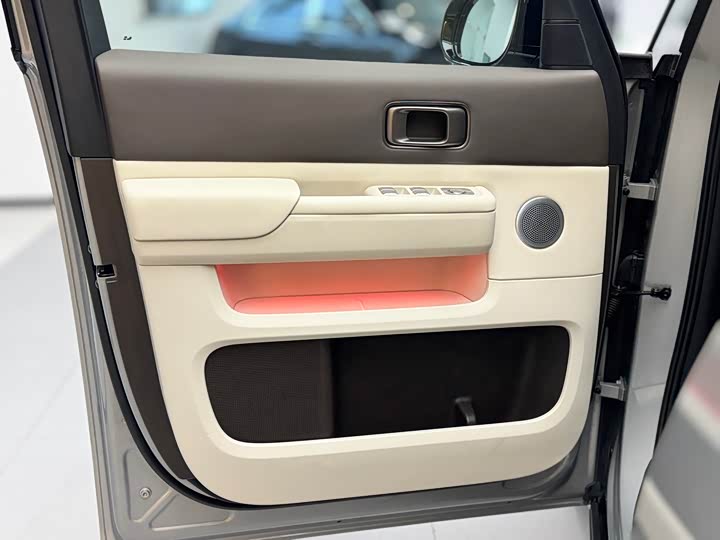 Фото 9 - LiXiang Mega