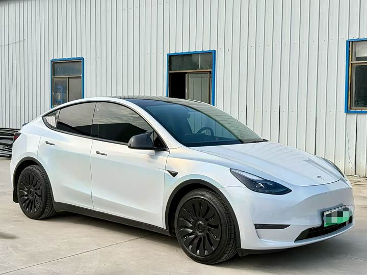 Фото 3 - Tesla Model Y