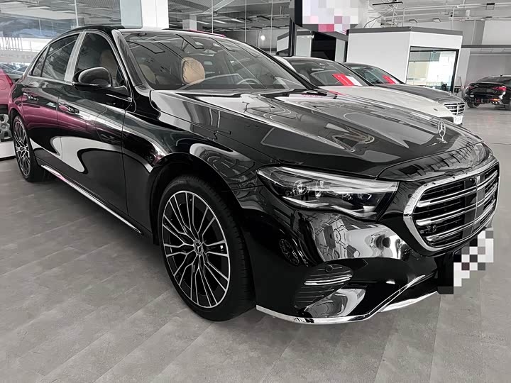 Фото 3 - Mercedes-Benz E-Class