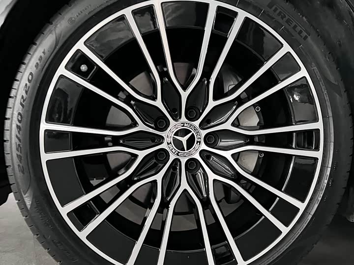 Фото 4 - Mercedes-Benz E-Class