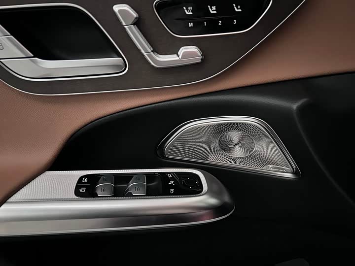 Фото 5 - Mercedes-Benz E-Class