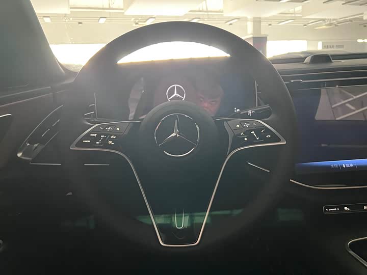 Фото 9 - Mercedes-Benz E-Class