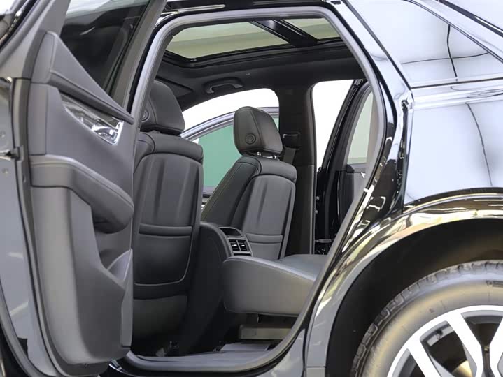 Фото 6 - Cadillac XT5