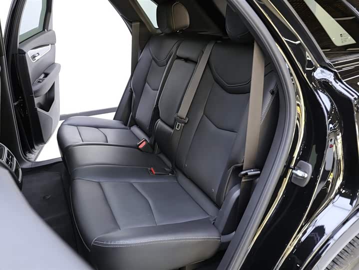 Фото 8 - Cadillac XT5