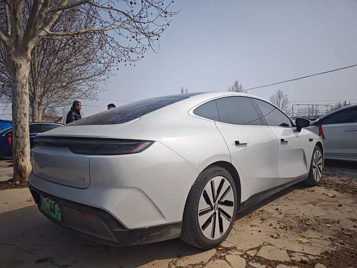 Photo 4 - Geely Galaxy E8