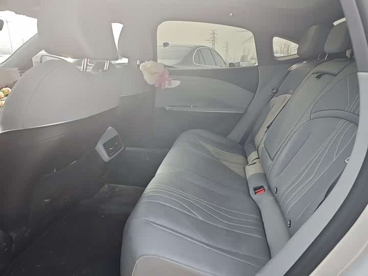 Photo 7 - Geely Galaxy E8