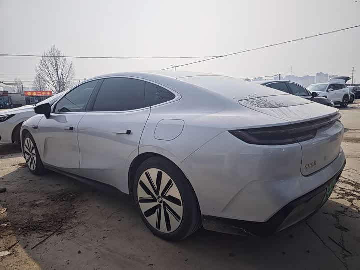 Photo 9 - Geely Galaxy E8