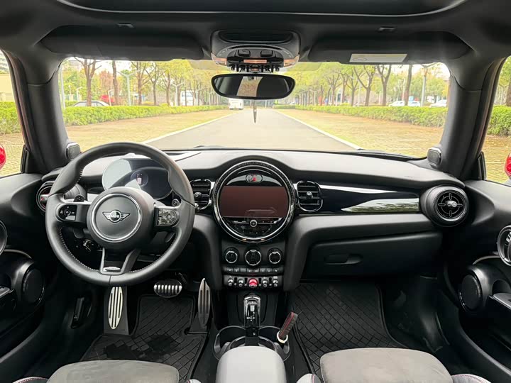 Photo 2 - Mini Mini JCW