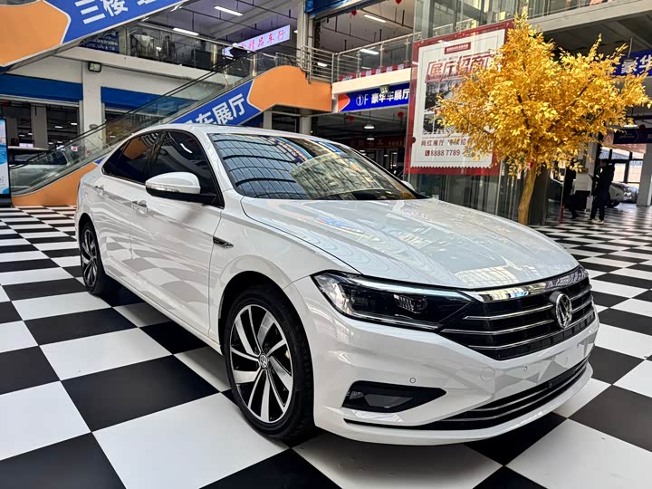 Фото 1 - Volkswagen Sagitar L