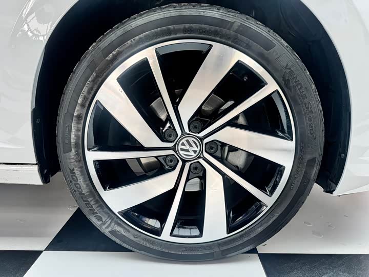 Фото 5 - Volkswagen Sagitar L