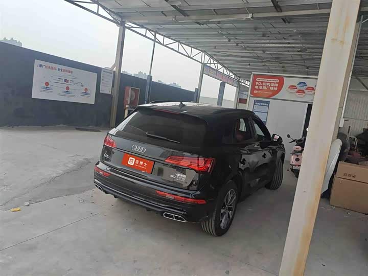 Фото 2 - Audi Q5L